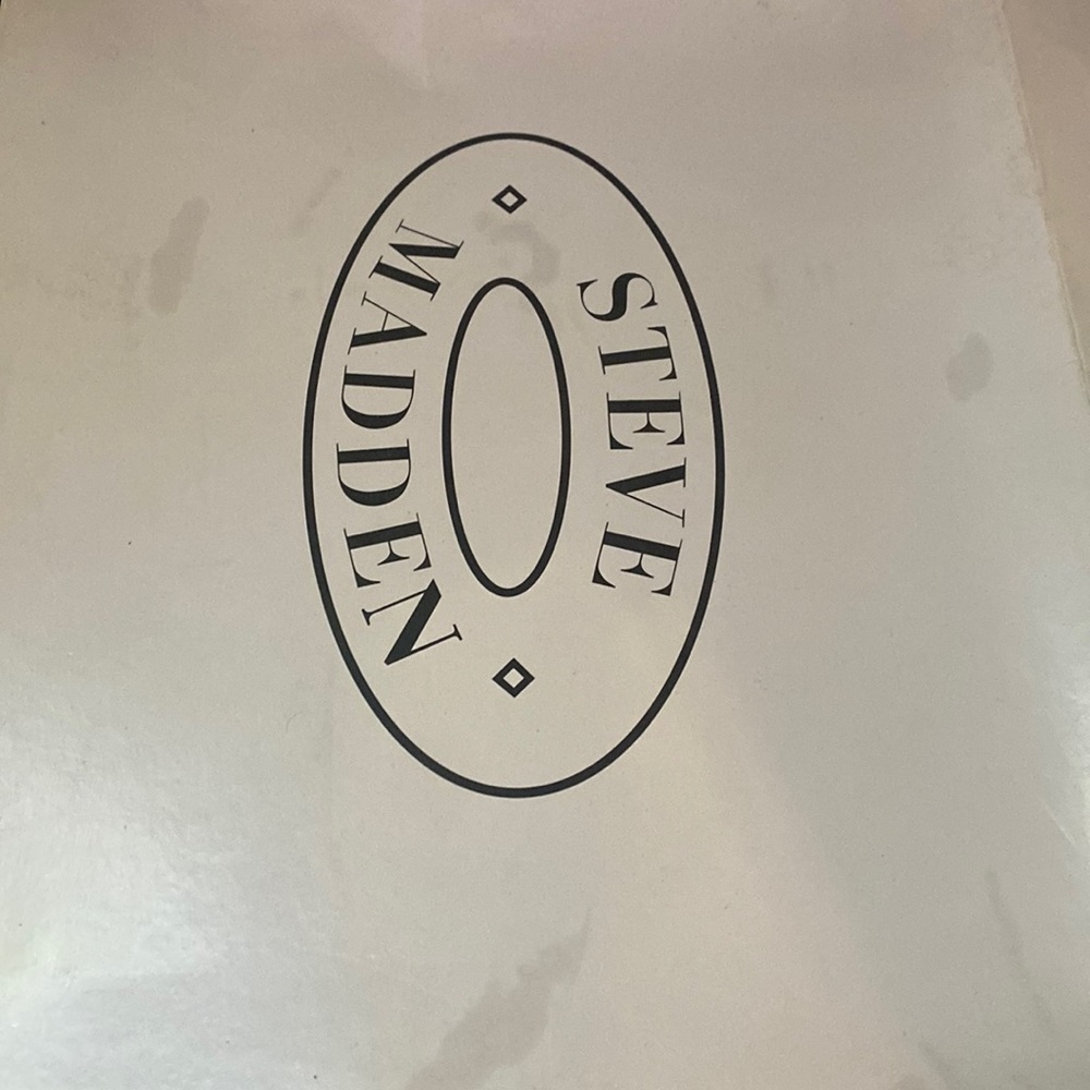 Wonderful condition brand new never been worn outside
